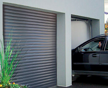 porte de garage à lames enroulables noir à refoulement plafond wizeo fermetures
